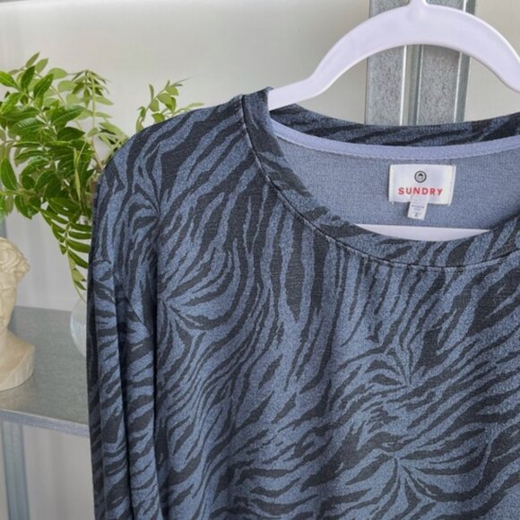 SUNDRY x Anthropologie Blue Black Zebra Stripes Top Size Medium - Picture 4 of 8